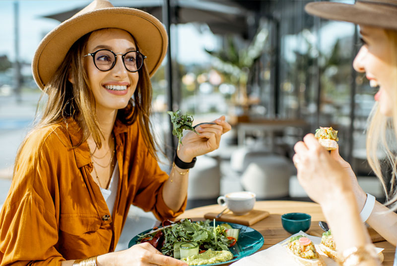 veneer patient after recovery eating food like normal2
