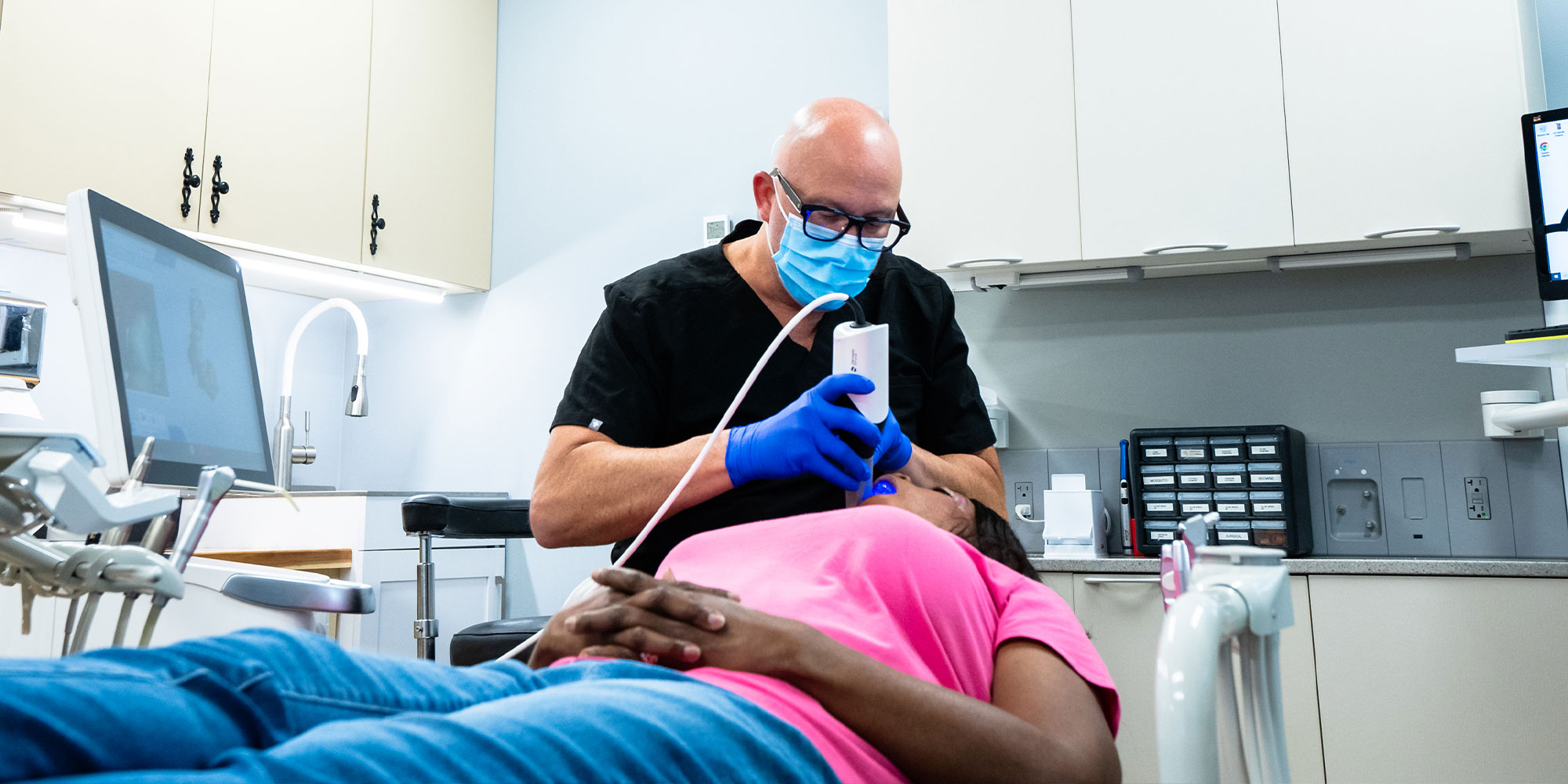 Dr. R. Benjamin Scott getting a 3d scan of a patient